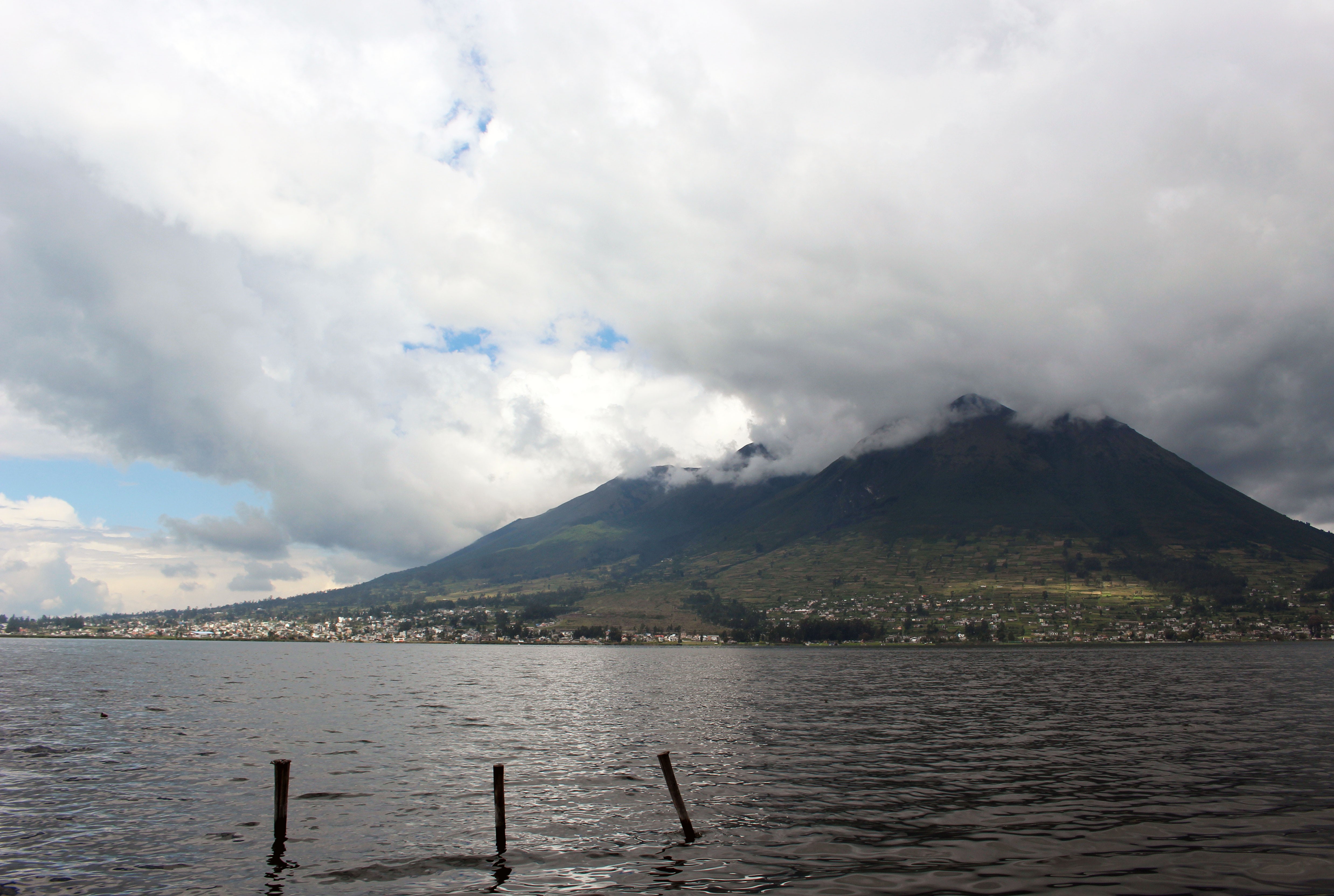 San Pablo lake: A natural gem in the ecuadorian highlands